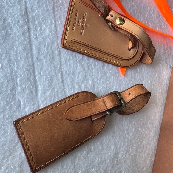 2 Louis Vuitton Tan Leather Luggage Tags (1 large &1 small) - Picture 3 of 14